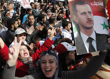 Anh&auml;nger von Pr&auml;sident Assad bei einer Demonstration a...