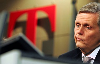 Kaputtgespielt: Der gefeuerte Telekom-Chef auf der Bilanzpressek...