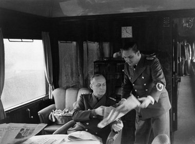 Paul Karl Schmidt, hier im Mai 1939 mit Reichsau&szlig;enministe...