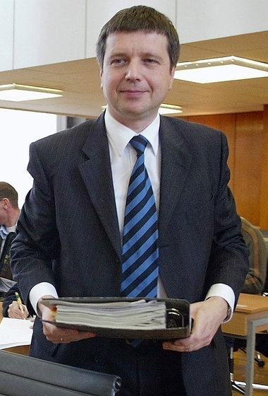 Th&uuml;ringens Exinnenminister K&ouml;ckert im Jahr 2002 vor de...