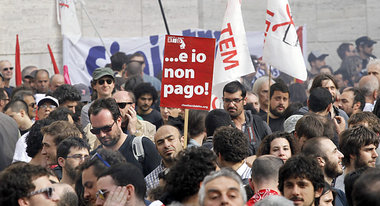 Demonstration gegen die Monti-Regierung am Samstag in Mailand. &... Demonstration gegen die Monti-Regierung am Samstag in Mailand. &...