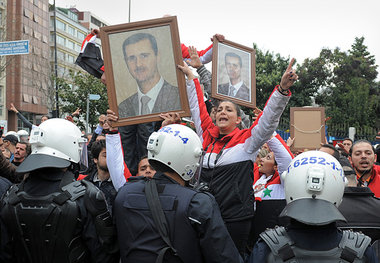 Nein zur Intervention – Anhänger des syrischen Staats... Nein zur Intervention – Anhänger des syrischen Staats...