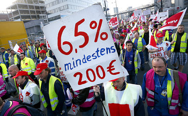 Zufrieden mit dem Ergebnis? Beim Warnstreik am Dienstag in Frank... Zufrieden mit dem Ergebnis? Beim Warnstreik am Dienstag in Frank...