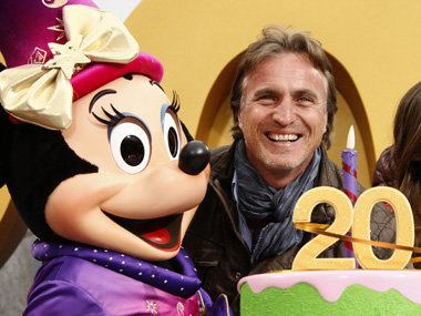 Bald wird die Flanke von Ginola (r.) 20 Jahre alt, Minnie Mouse ...