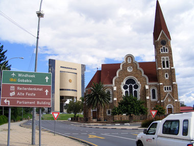 Geschichtliches wird nicht aufgewühlt in Namibia: Christuskirche...