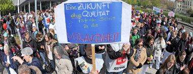 Proteste des Pflegepersonals an der Uniklinik Freiburg am Dienst... Proteste des Pflegepersonals an der Uniklinik Freiburg am Dienst...