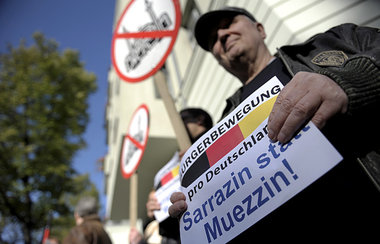 Auf dem Weg zu einer autoritären Gesellschaft: »Pro Deutschland«...