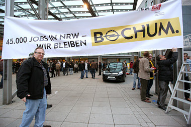 Protest vor Belegschaftsversammlung des Opel-Werkes am 31. M&aum...