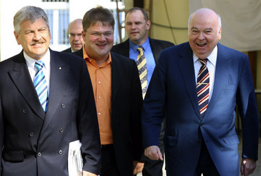 Udo Voigt (l.) und Holger Apfel (beide NPD) haben die Wählerstim... Udo Voigt (l.) und Holger Apfel (beide NPD) haben die Wählerstim...