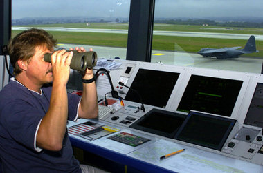 Ohne Flugsicherung hebt nichts ab – die Beschäftigten haben bei ... Ohne Flugsicherung hebt nichts ab – die Beschäftigten haben bei ...
