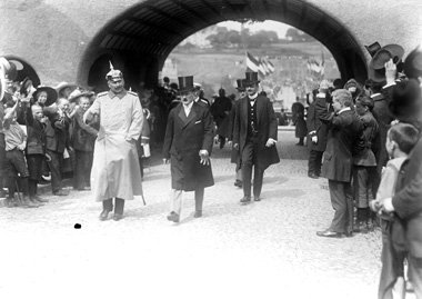 Zu Gast bei Freunden: Kaiser Wilhelm II. bei den Feierlichkeiten...