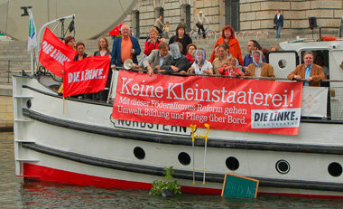 Proteste gegen das f&ouml;deralistische Chaos: Aktion der Linksp...