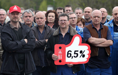 Besch&auml;ftigte der Metallbranche unterstrichen bei Warnstreik...