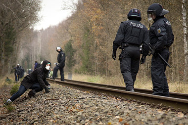 &raquo;Schotter&laquo;-Aktivistin bei Dahlenberg (Niedersachsen)...