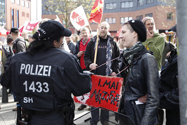 In Neum&uuml;nster protestierten insgesamt rund 2000 Menschen ge...