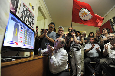 SYRIZA-Mitglieder in Thessaloniki freuen sich über ihren Wa... SYRIZA-Mitglieder in Thessaloniki freuen sich über ihren Wa...