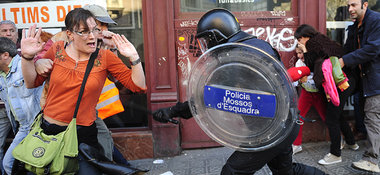 Knüppeleinsatz der katalanischen Regionalpolizei Mossos d&r... Knüppeleinsatz der katalanischen Regionalpolizei Mossos d&r...