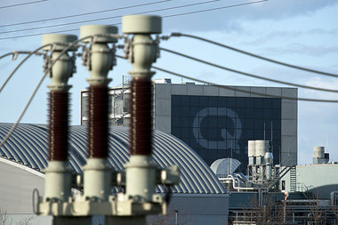 Bei Q-Cells ist wieder 7-Tage-Woche: Hauptsitz des Solarkonzerns... Bei Q-Cells ist wieder 7-Tage-Woche: Hauptsitz des Solarkonzerns...