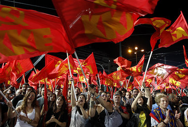 Die KKE mobilisiert ihre Anhänger und fordert sofortige Neu... Die KKE mobilisiert ihre Anhänger und fordert sofortige Neu...