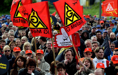 Metaller am Mittwoch beim Warnstreik in Salzgitter-Peine