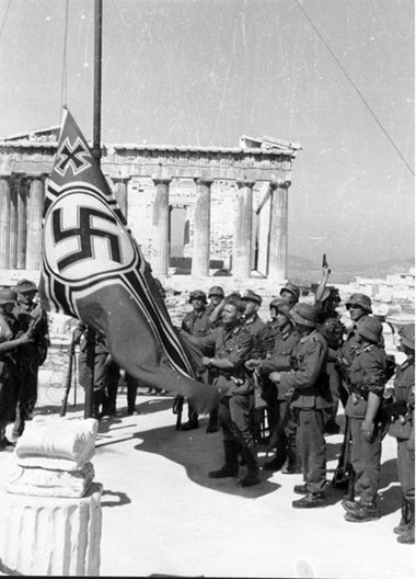 Deutsche Kulturträger auf der Akropolis (Aufnahme von 1941) Deutsche Kulturträger auf der Akropolis (Aufnahme von 1941)