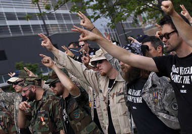 Zusammen mit Tausenden anderen Kriegsgegnern protestierten am So...