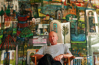 Der Künstler Thomas J. Richter in seinem Atelier