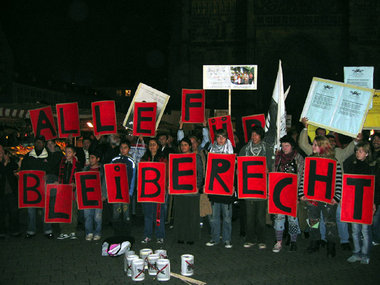 Demonstranten protestierten am Freitag in Nürnberg gegen die Inn...