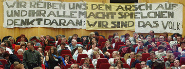 Der Linke-Vorg&auml;ngerin PDS drohte auf dem Parteitag in Gera ...