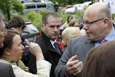 Altmaier (r.) am Freitag in der Asse. Der Minister hat fähi... Altmaier (r.) am Freitag in der Asse. Der Minister hat fähi...