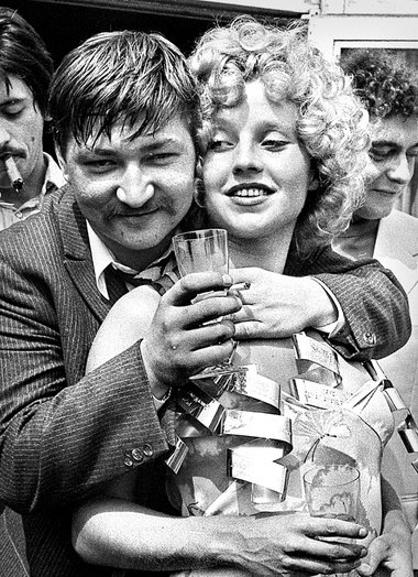 Der Meister und Hanna Schygulla bei der Verleihung des Bundesfil... Der Meister und Hanna Schygulla bei der Verleihung des Bundesfil...