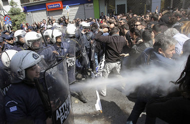 Kretischer Protest in Heraklion, März 2012, gegen die Kahlschlag...