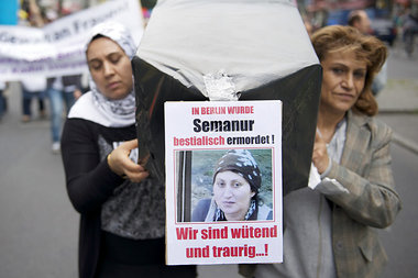Demonstration durch die Berliner Stadtteile Kreuzberg und Neuk&o... Demonstration durch die Berliner Stadtteile Kreuzberg und Neuk&o...