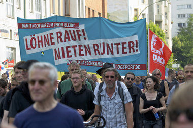 Demonstration gegen die Immobilientagung vom Handelsblatt am Mon... Demonstration gegen die Immobilientagung vom Handelsblatt am Mon...