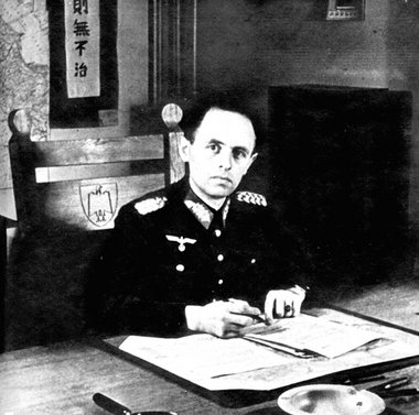 BND-Gründer Reinhard Gehlen 1945 als Leiter der Generalstabsabte... BND-Gründer Reinhard Gehlen 1945 als Leiter der Generalstabsabte...