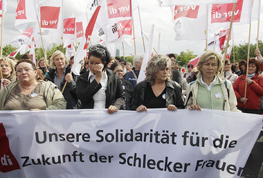 Schlecker-Frauen, hier am 1. Juni in Berlin, m&uuml;ssen f&uuml;...