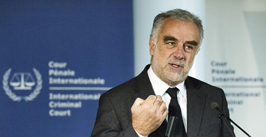 Luis Moreno Ocampos (hier bei einer Pressekonferenz in Den Haag ...