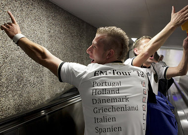 Schuldentitel statt EM-Pokal: DFB-Fan in Erwartung gro&szlig;er ...