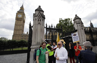 PCS-Mitglieder bilden einen Streikposten vor dem Westminster-Pal...