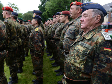 Eine deutsche Bu&#776;rgerkriegsarmee? In Bremen wurde am 15. Ju...