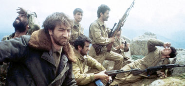 Soldaten aus Aserbaidschan in der Nähe der armenischen Gren... Soldaten aus Aserbaidschan in der Nähe der armenischen Gren...