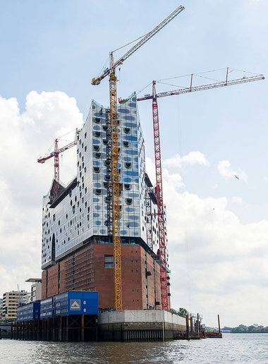Die Gro&szlig;baustelle in Hamburg hat jetzt schon 323 Millionen...