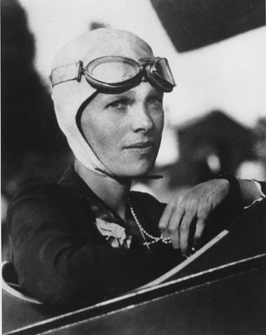 Amelia Earhart &ndash; die erste Frau, die im Soloflug den Atlan...