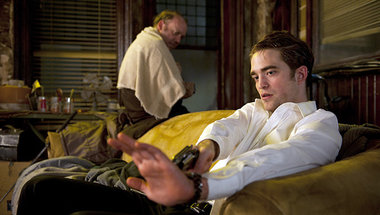 Packer (Robert Pattinson) hat den Yen mi&szlig;verstanden
