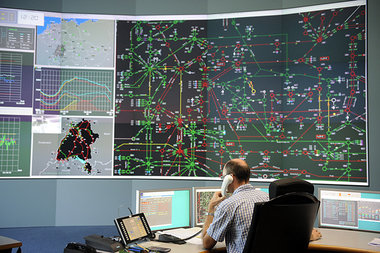 Schaltzentrale in Wendlingen: Mit Computerhilfe wird das Elektri... Schaltzentrale in Wendlingen: Mit Computerhilfe wird das Elektri...