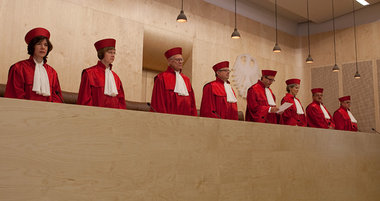 Der zweite Senat des Bundesverfassungsgerichts. Regierungspoliti... Der zweite Senat des Bundesverfassungsgerichts. Regierungspoliti...
