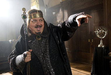 Jürgen Tarrach beim Versuch, Roman Knizka in ein Kaninchen ... Jürgen Tarrach beim Versuch, Roman Knizka in ein Kaninchen ...