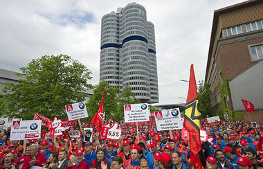Erst Kurzarbeit, dann Absatzboom – BMW-Beschäftigte b... Erst Kurzarbeit, dann Absatzboom – BMW-Beschäftigte b...