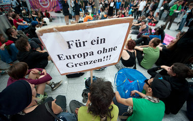 Protestaktion der Teilnehmer des »No Border«-Camps a... Protestaktion der Teilnehmer des »No Border«-Camps a...