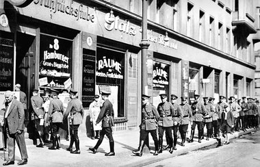 Berliner Polizisten gehen am Wahltag geschlossen zur Abstimmung